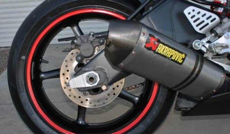 
								2010 Yamaha YZF-R6 full									